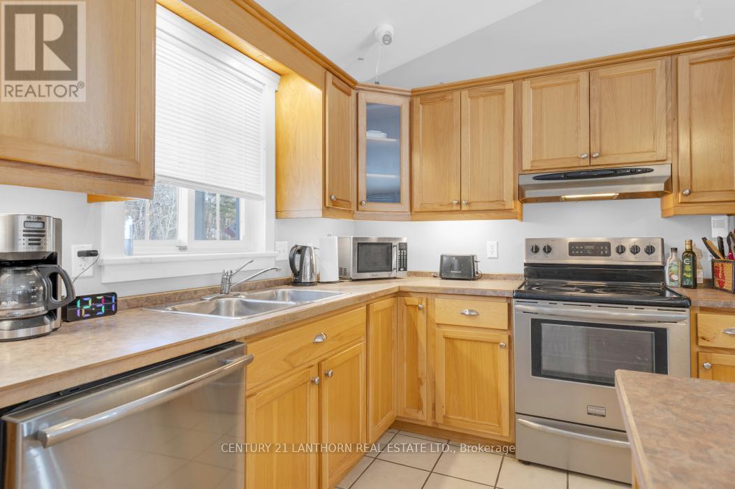 337 Jarvis Road, Madoc, ON - Indoor Photo Showing Kitchen With Double Sink