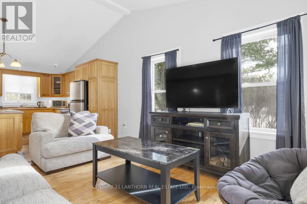 337 Jarvis Road, Madoc, ON - Indoor Photo Showing Living Room