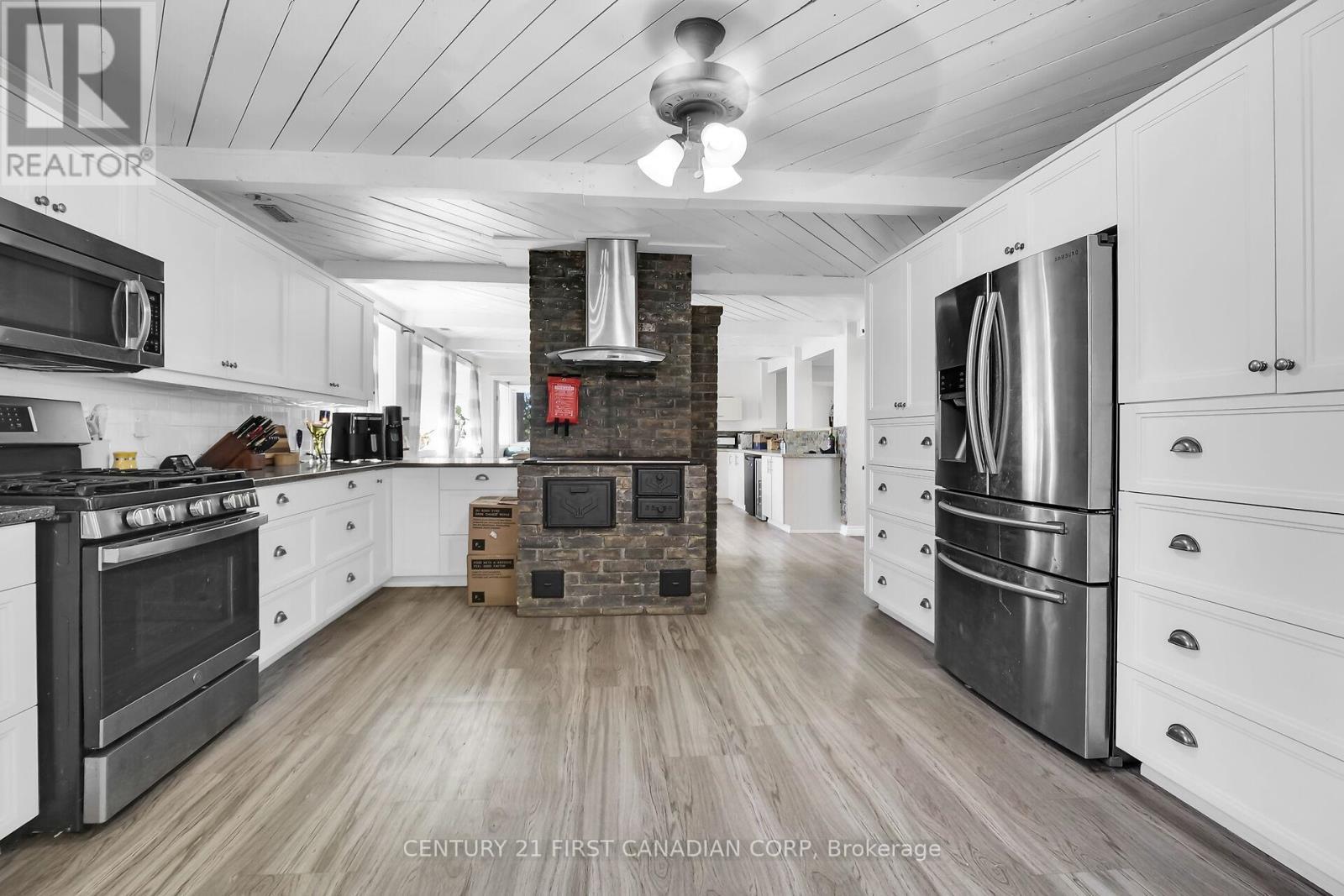 23992 Denfield Road, Middlesex Centre (Denfield), ON - Indoor Photo Showing Kitchen