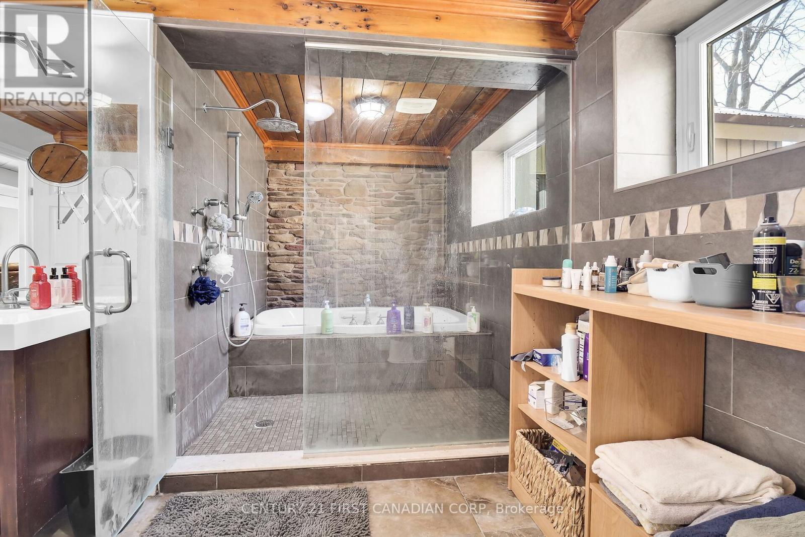 23992 Denfield Road, Middlesex Centre (Denfield), ON - Indoor Photo Showing Bathroom