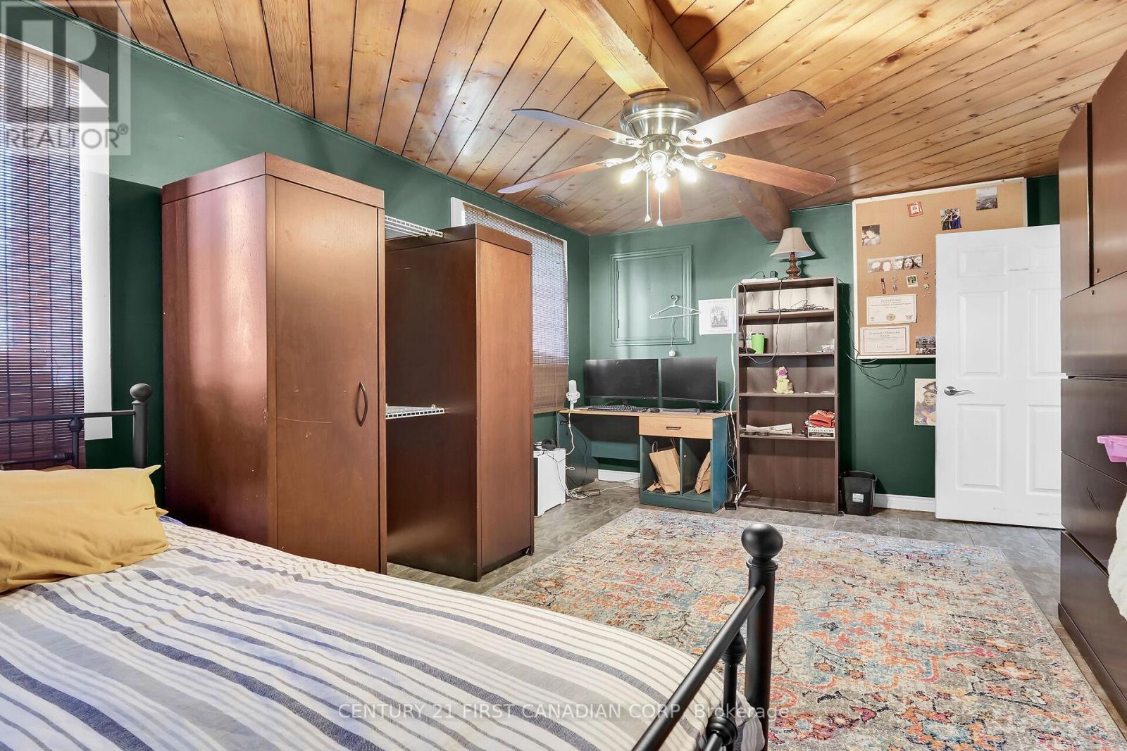 23992 Denfield Road, Middlesex Centre (Denfield), ON - Indoor Photo Showing Bedroom