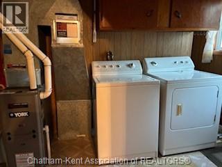 21035 Queen Street, Charing Cross, ON - Indoor Photo Showing Laundry Room