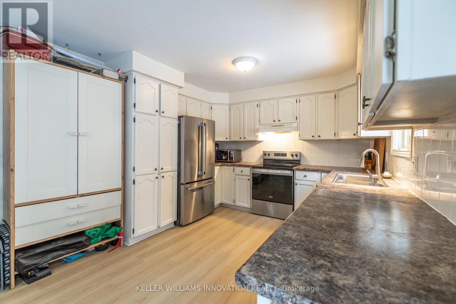 104 Henry Street, Guelph/Eramosa, ON - Indoor Photo Showing Kitchen With Double Sink