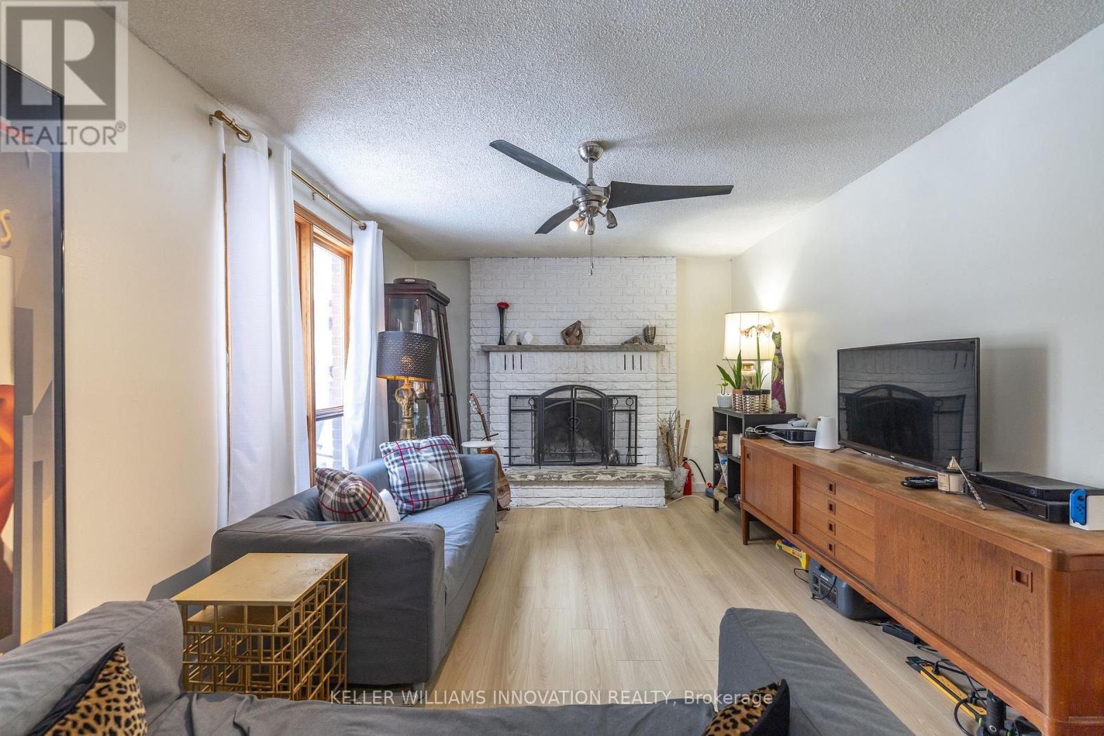 104 Henry Street, Guelph/Eramosa, ON - Indoor Photo Showing Living Room With Fireplace