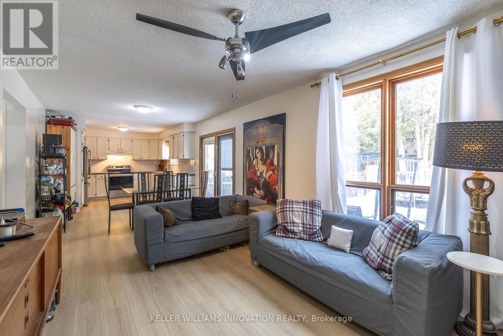 104 Henry Street, Guelph/Eramosa, ON - Indoor Photo Showing Living Room