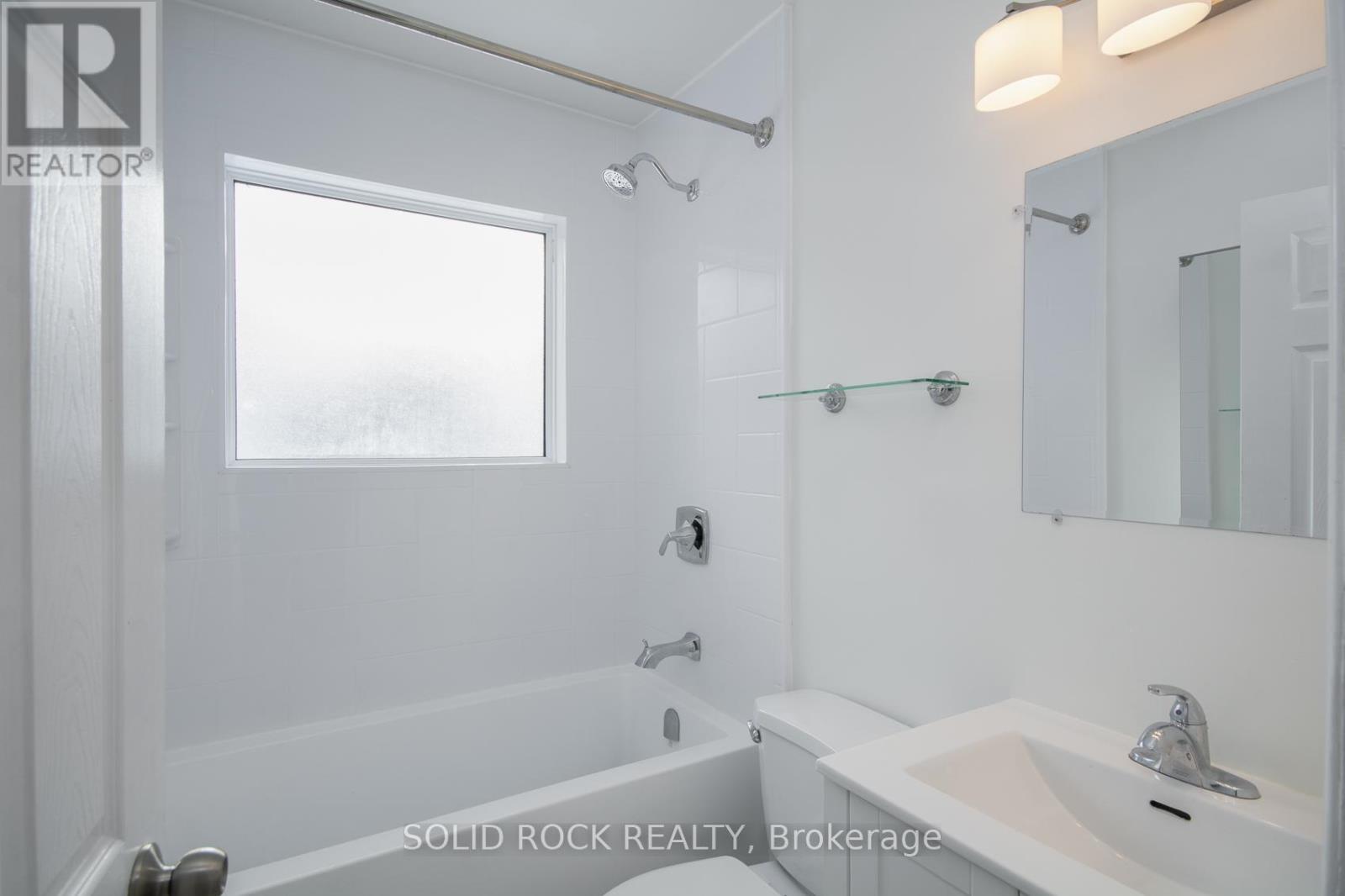2366 Cheshire Road, Ottawa, ON - Indoor Photo Showing Bathroom