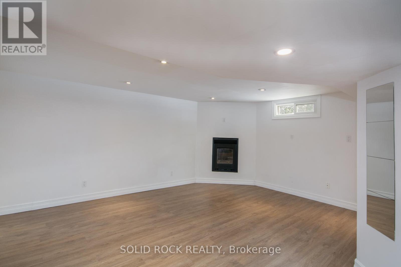 2366 Cheshire Road, Ottawa, ON - Indoor