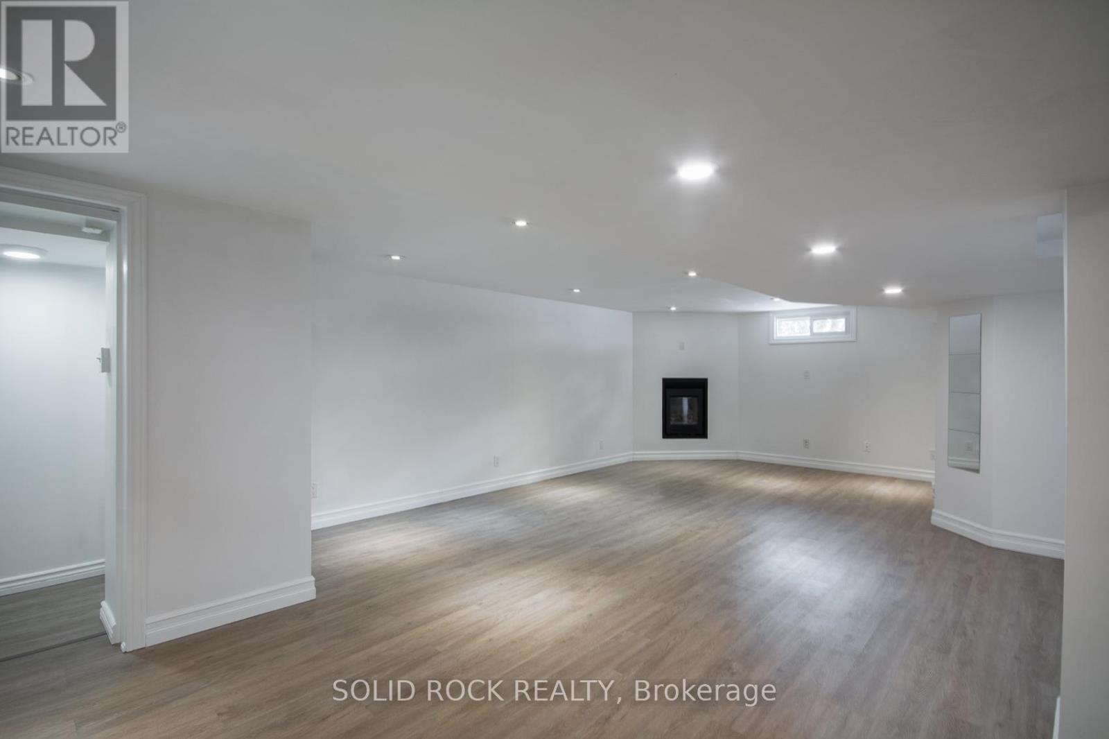 2366 Cheshire Road, Ottawa, ON - Indoor