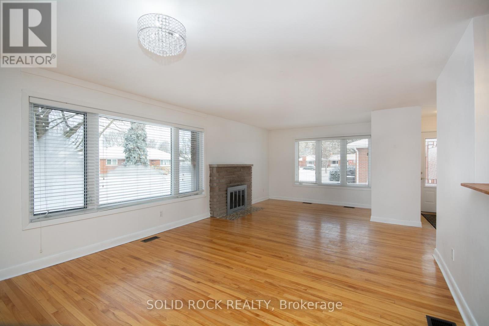 2366 Cheshire Road, Ottawa, ON - Indoor