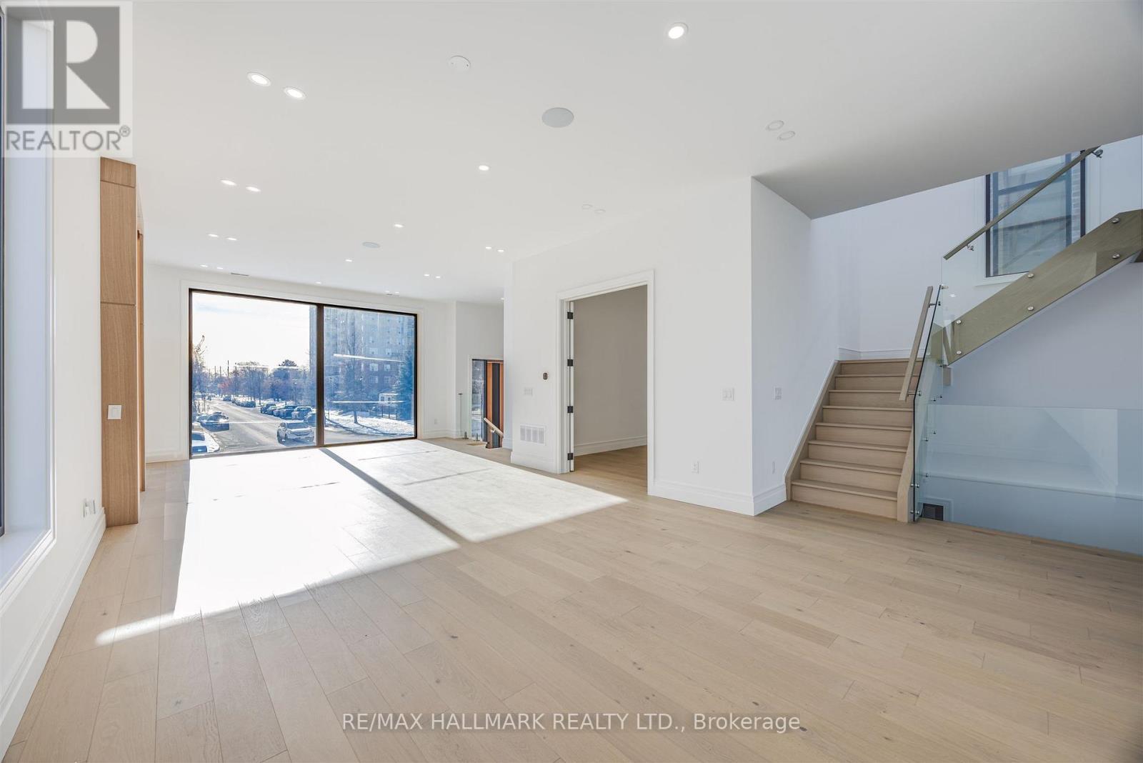 230 Townsgate Drive, Vaughan, ON - Indoor Photo Showing Other Room