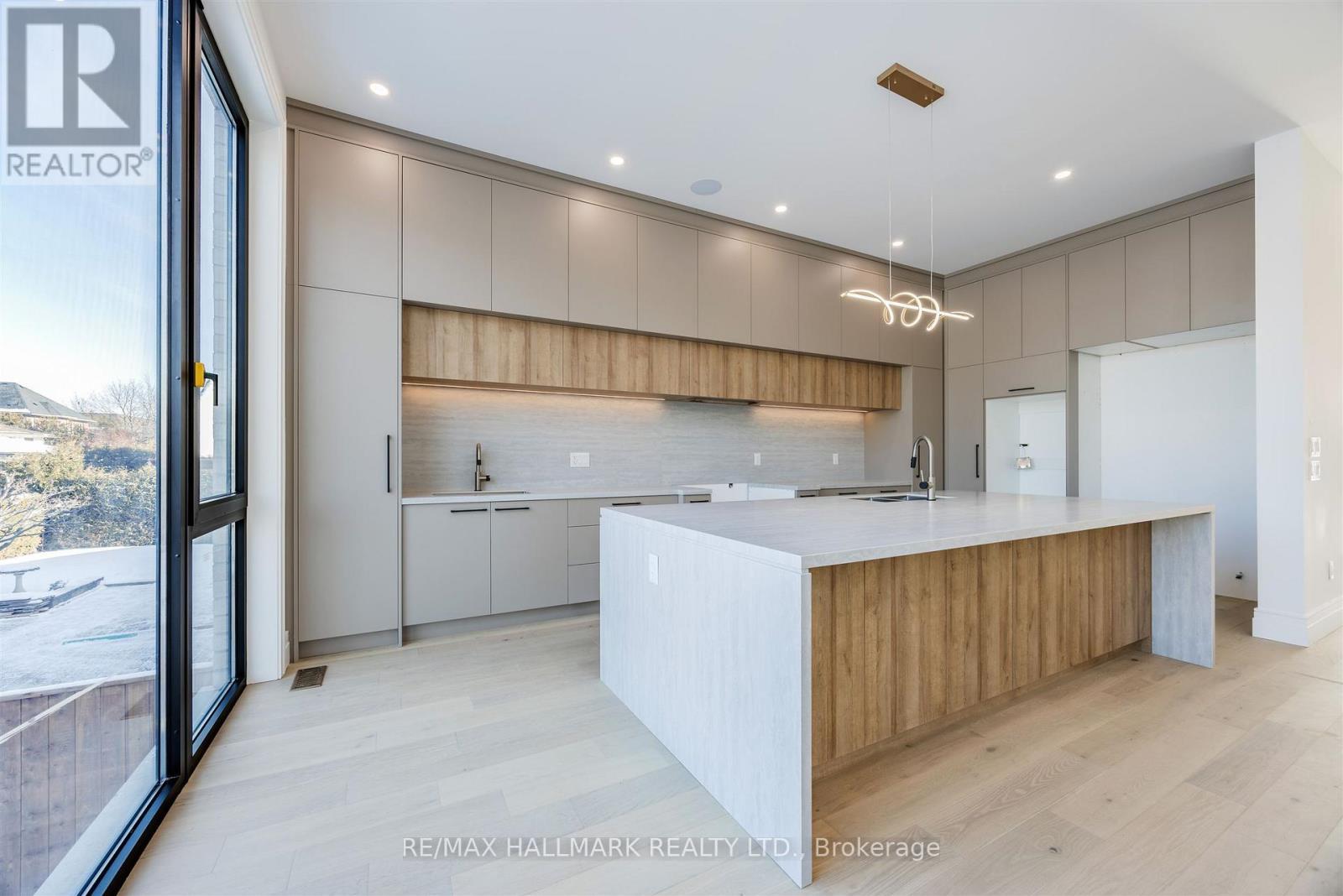 230 Townsgate Drive, Vaughan, ON - Indoor Photo Showing Kitchen
