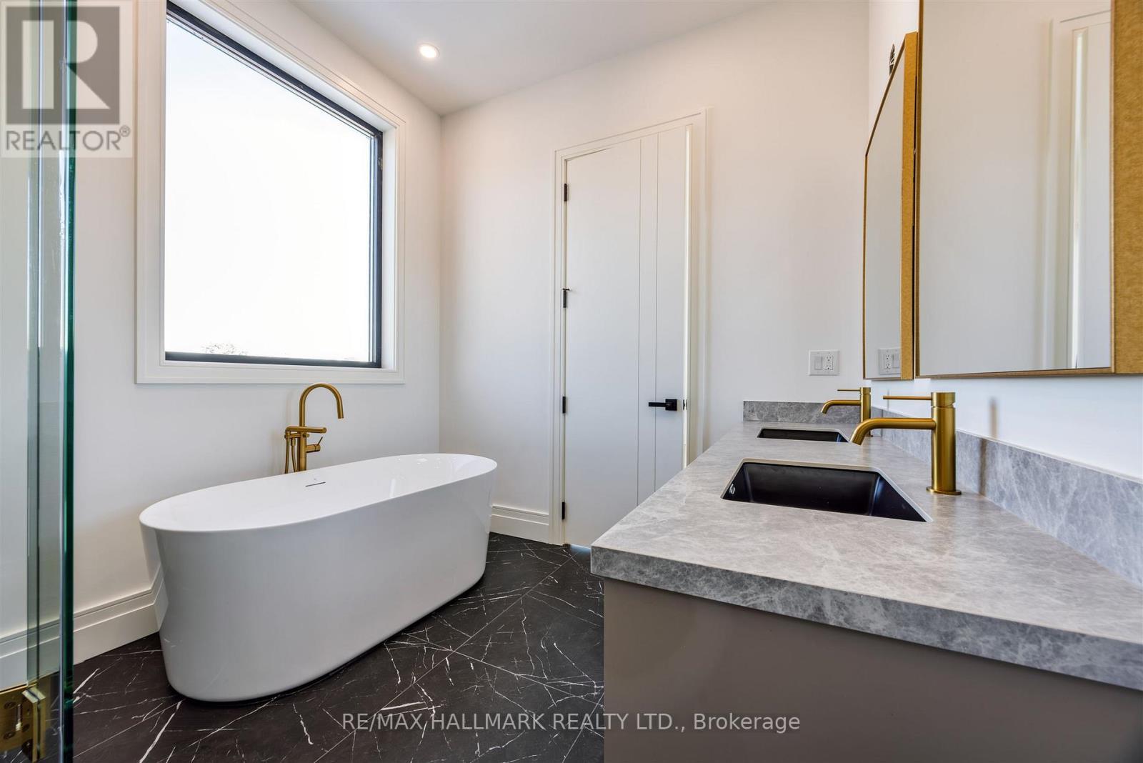 230 Townsgate Drive, Vaughan, ON - Indoor Photo Showing Bathroom