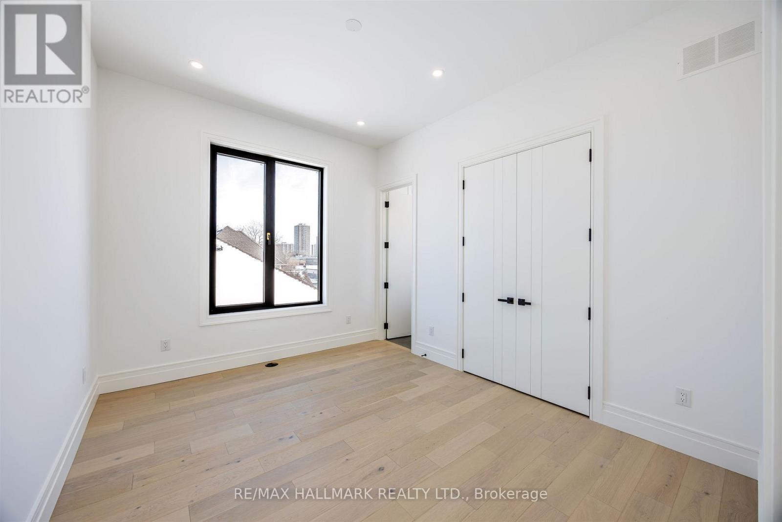 230 Townsgate Drive, Vaughan, ON - Indoor Photo Showing Other Room