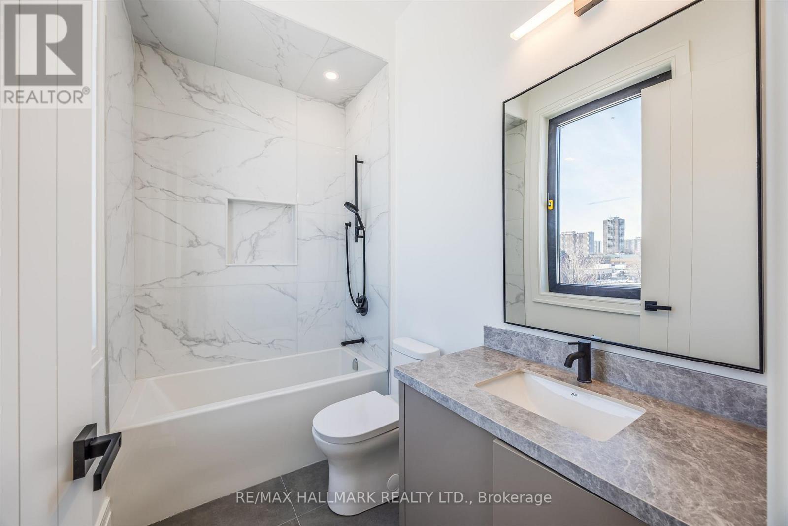 230 Townsgate Drive, Vaughan, ON - Indoor Photo Showing Bathroom