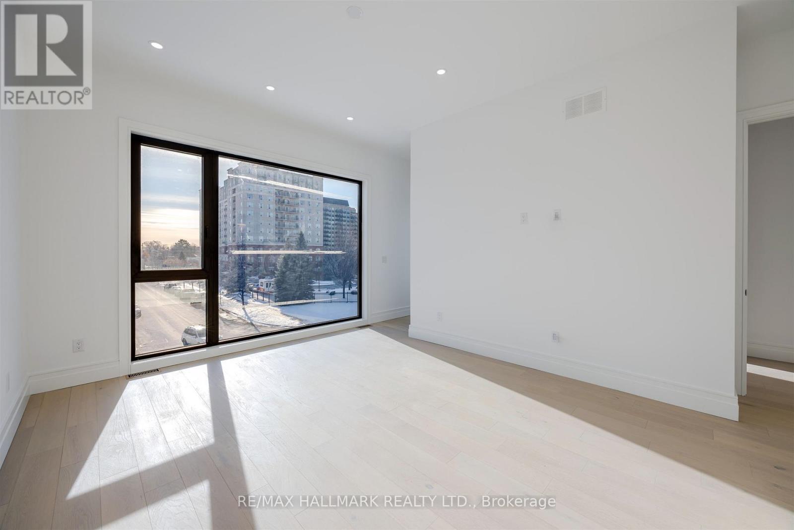 230 Townsgate Drive, Vaughan, ON - Indoor Photo Showing Other Room