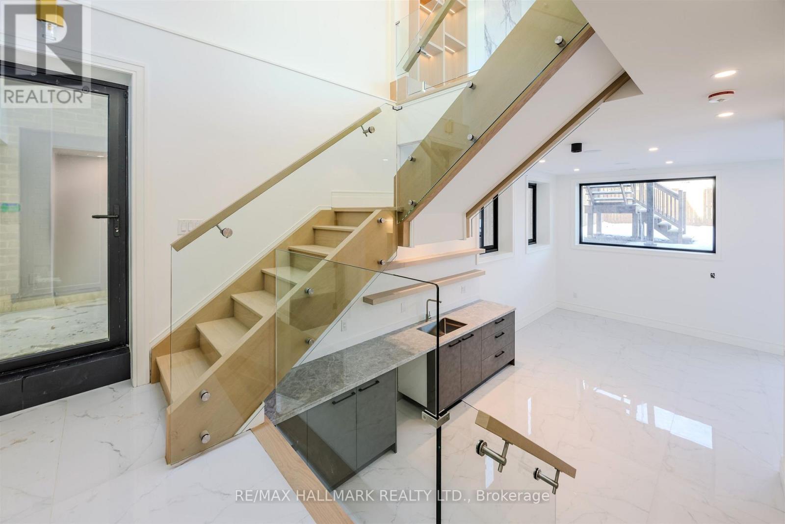 230 Townsgate Drive, Vaughan, ON - Indoor Photo Showing Other Room