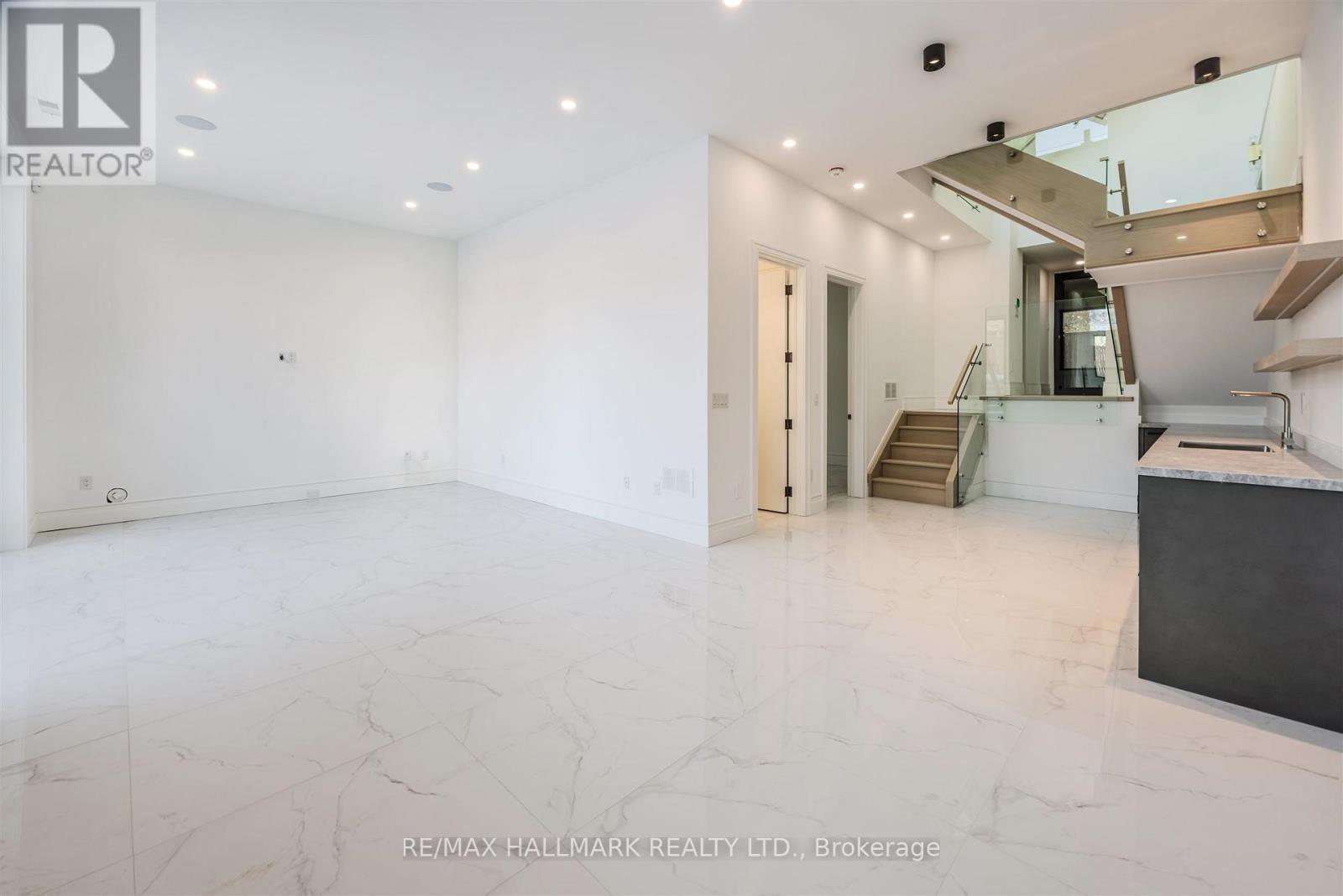 230 Townsgate Drive, Vaughan, ON - Indoor Photo Showing Other Room