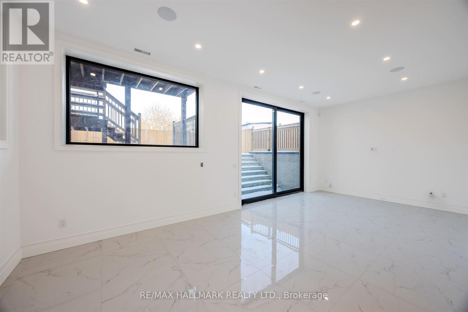 230 Townsgate Drive, Vaughan, ON - Indoor Photo Showing Other Room