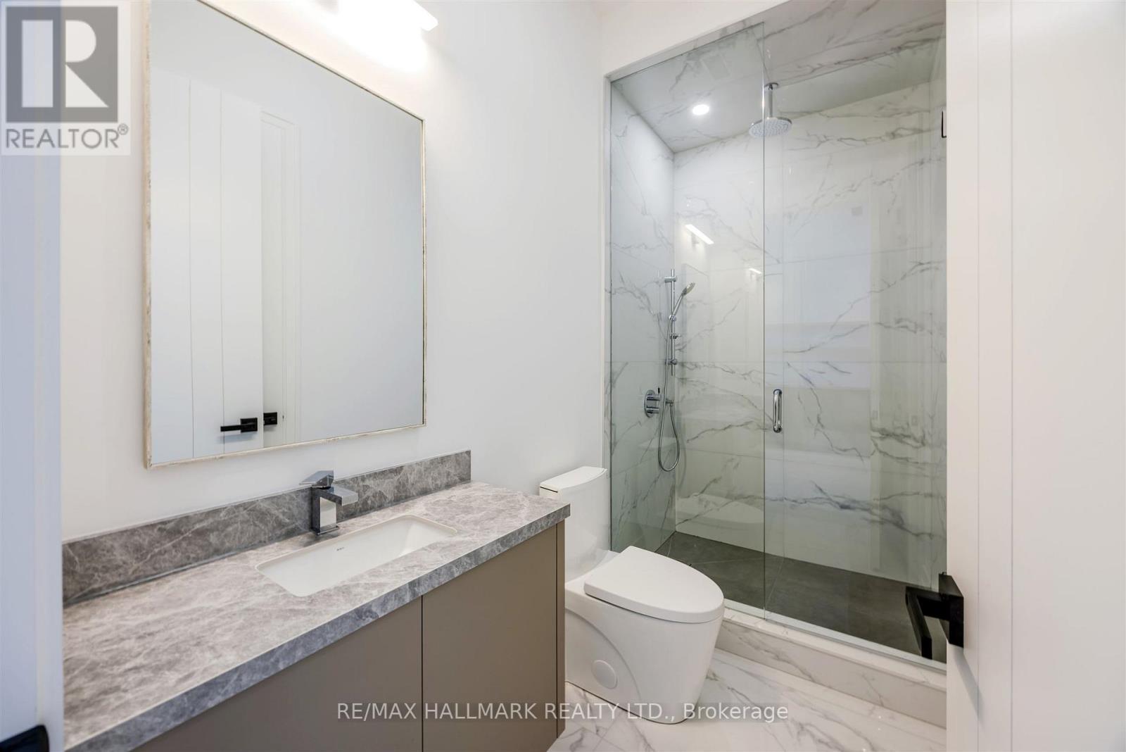 230 Townsgate Drive, Vaughan, ON - Indoor Photo Showing Bathroom