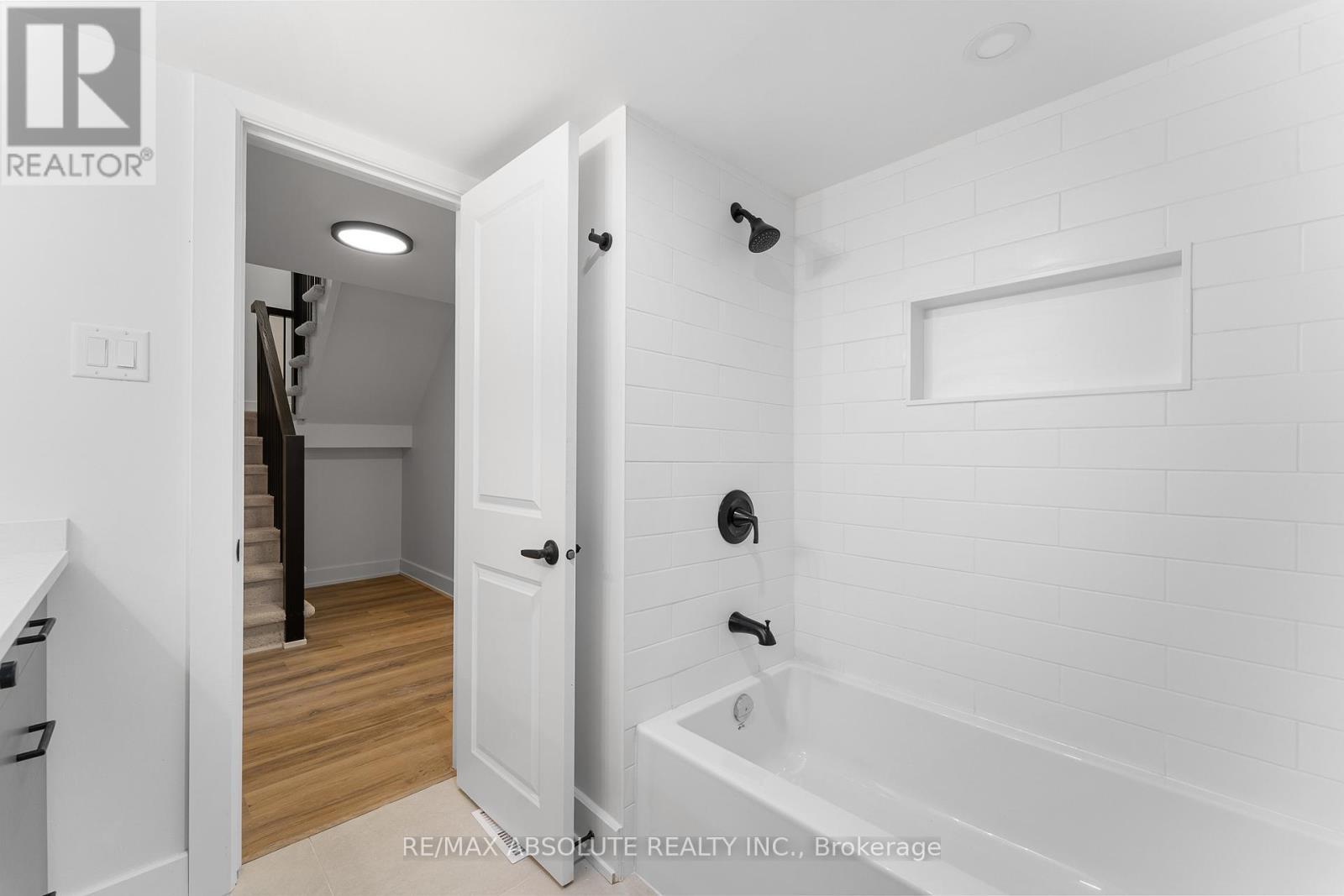 14 Mulvagh Avenue, Ottawa, ON - Indoor Photo Showing Bathroom