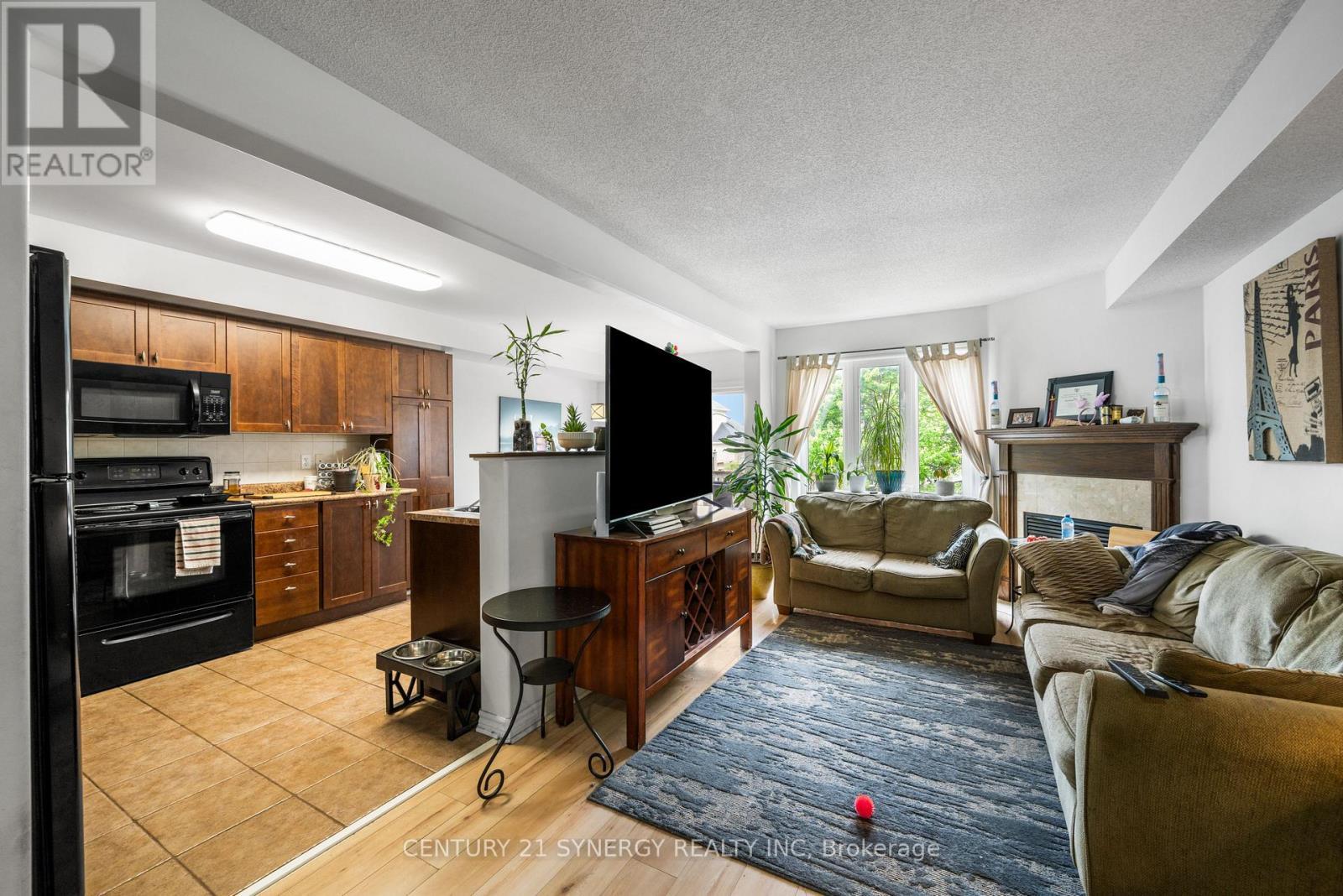 148 Talltree Crescent, Ottawa, ON - Indoor Photo Showing Living Room