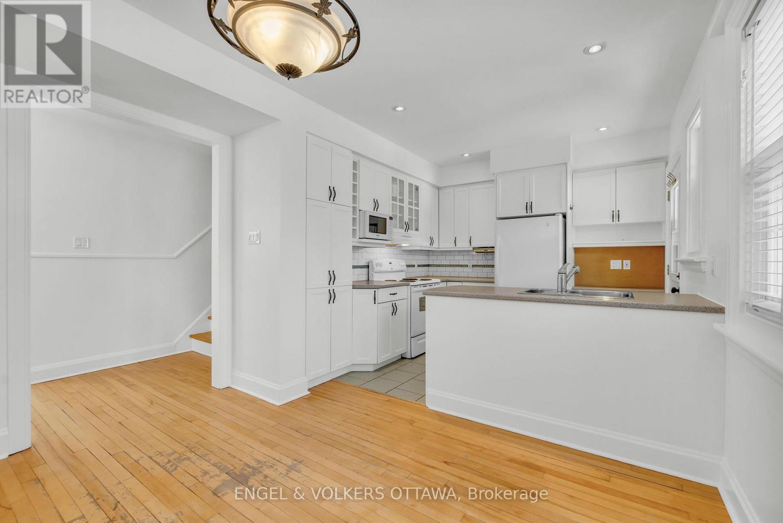 477 Golden Avenue, Ottawa, ON - Indoor Photo Showing Kitchen