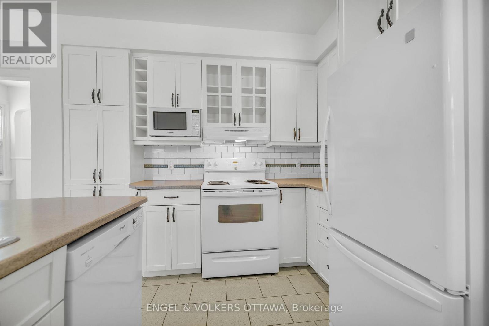 477 Golden Avenue, Ottawa, ON - Indoor Photo Showing Kitchen