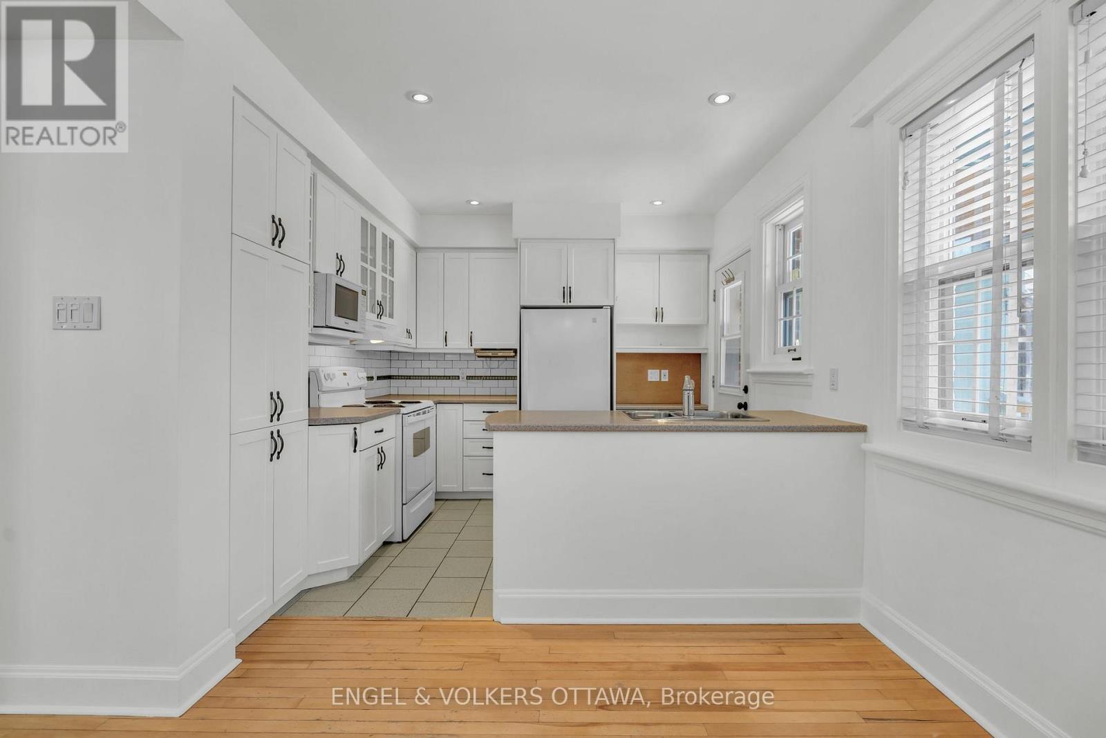 477 Golden Avenue, Ottawa, ON - Indoor Photo Showing Kitchen
