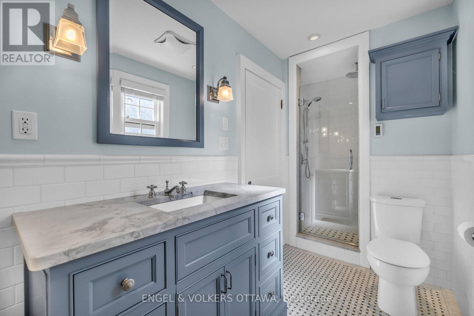 477 Golden Avenue, Ottawa, ON - Indoor Photo Showing Bathroom