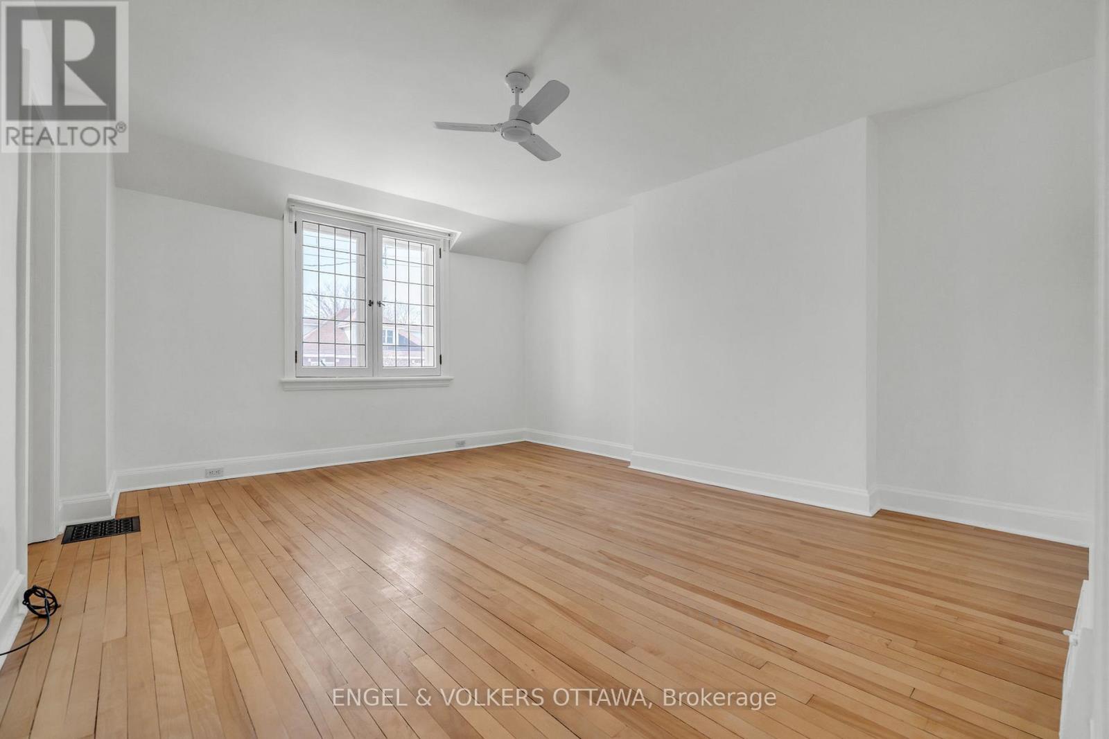 477 Golden Avenue, Ottawa, ON - Indoor Photo Showing Other Room