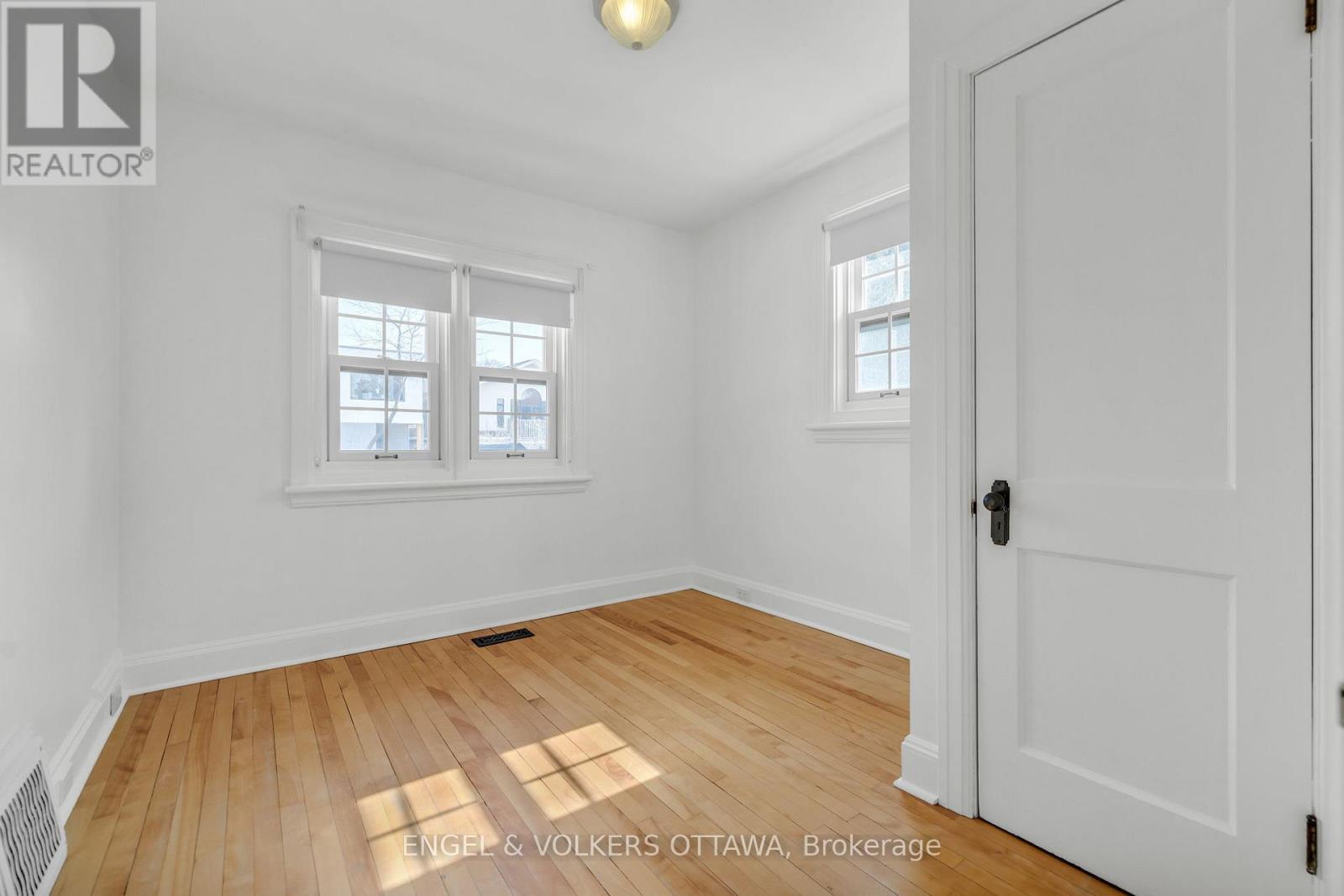 477 Golden Avenue, Ottawa, ON - Indoor Photo Showing Other Room