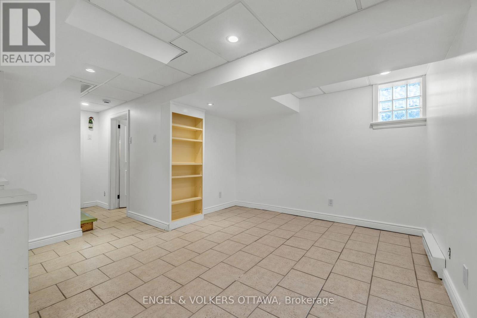 477 Golden Avenue, Ottawa, ON - Indoor Photo Showing Other Room