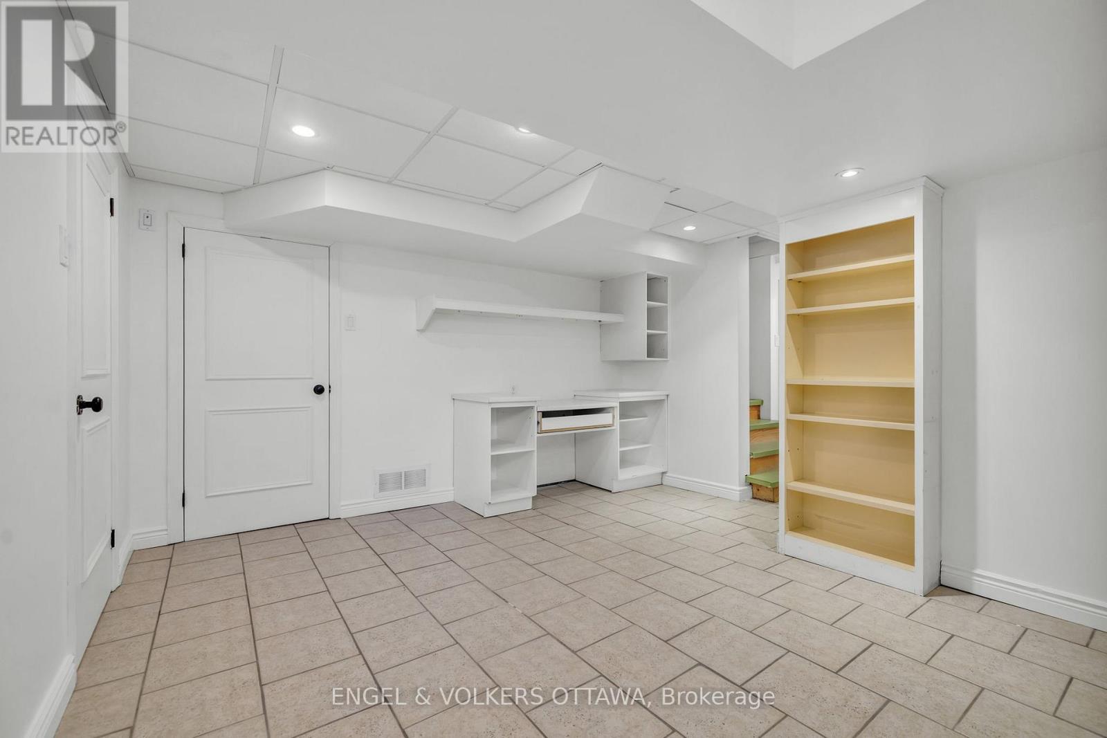 477 Golden Avenue, Ottawa, ON - Indoor Photo Showing Other Room