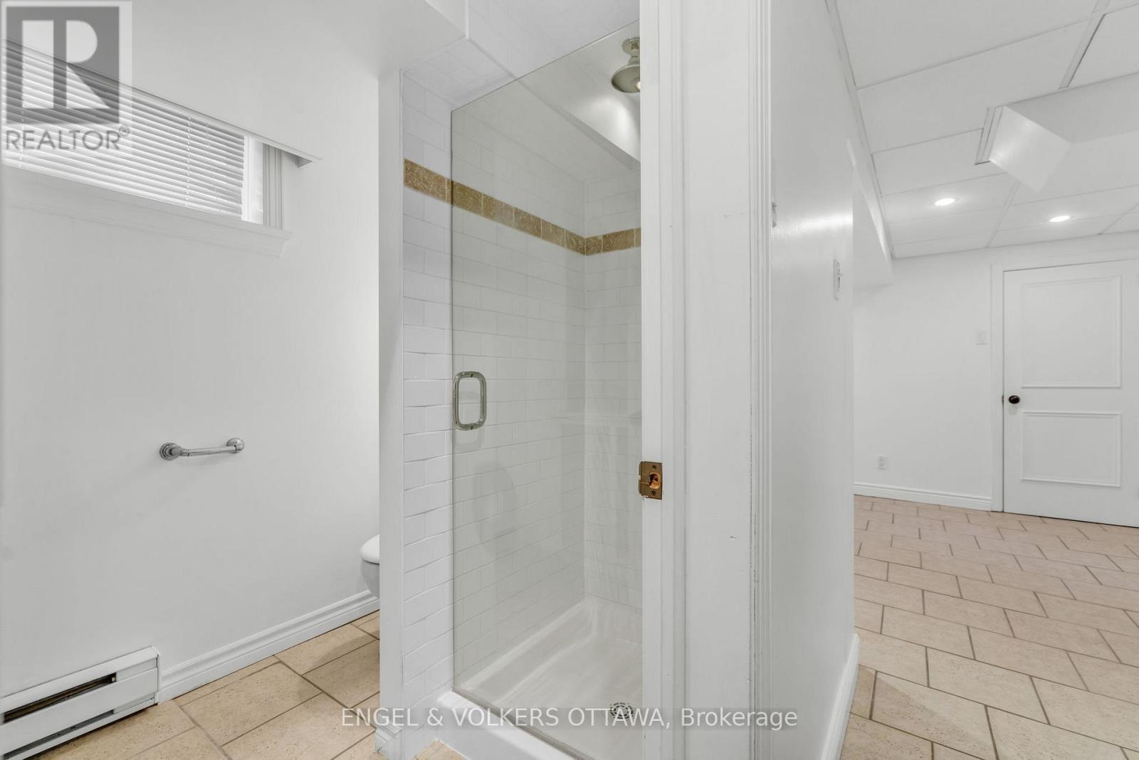 477 Golden Avenue, Ottawa, ON - Indoor Photo Showing Bathroom