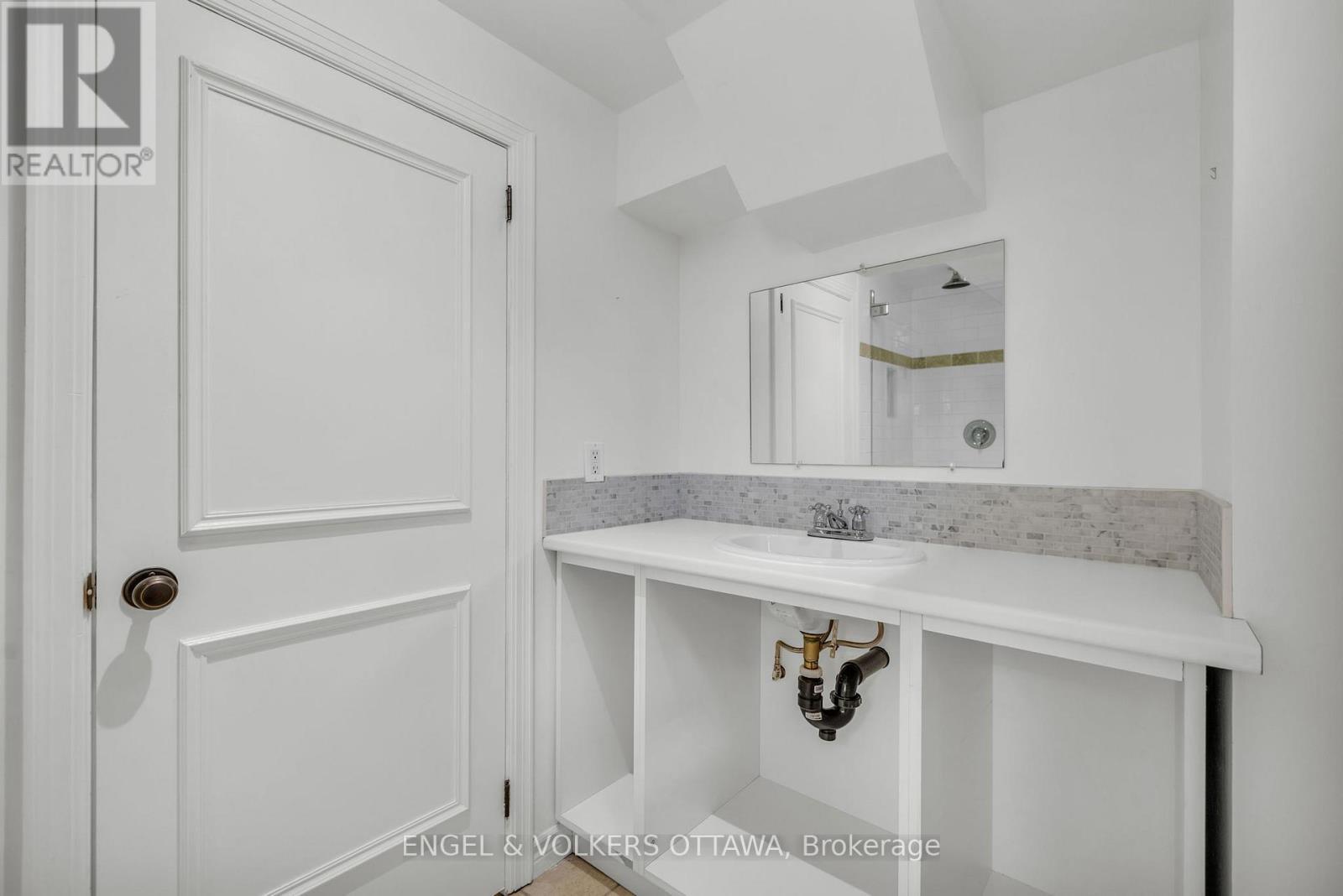 477 Golden Avenue, Ottawa, ON - Indoor