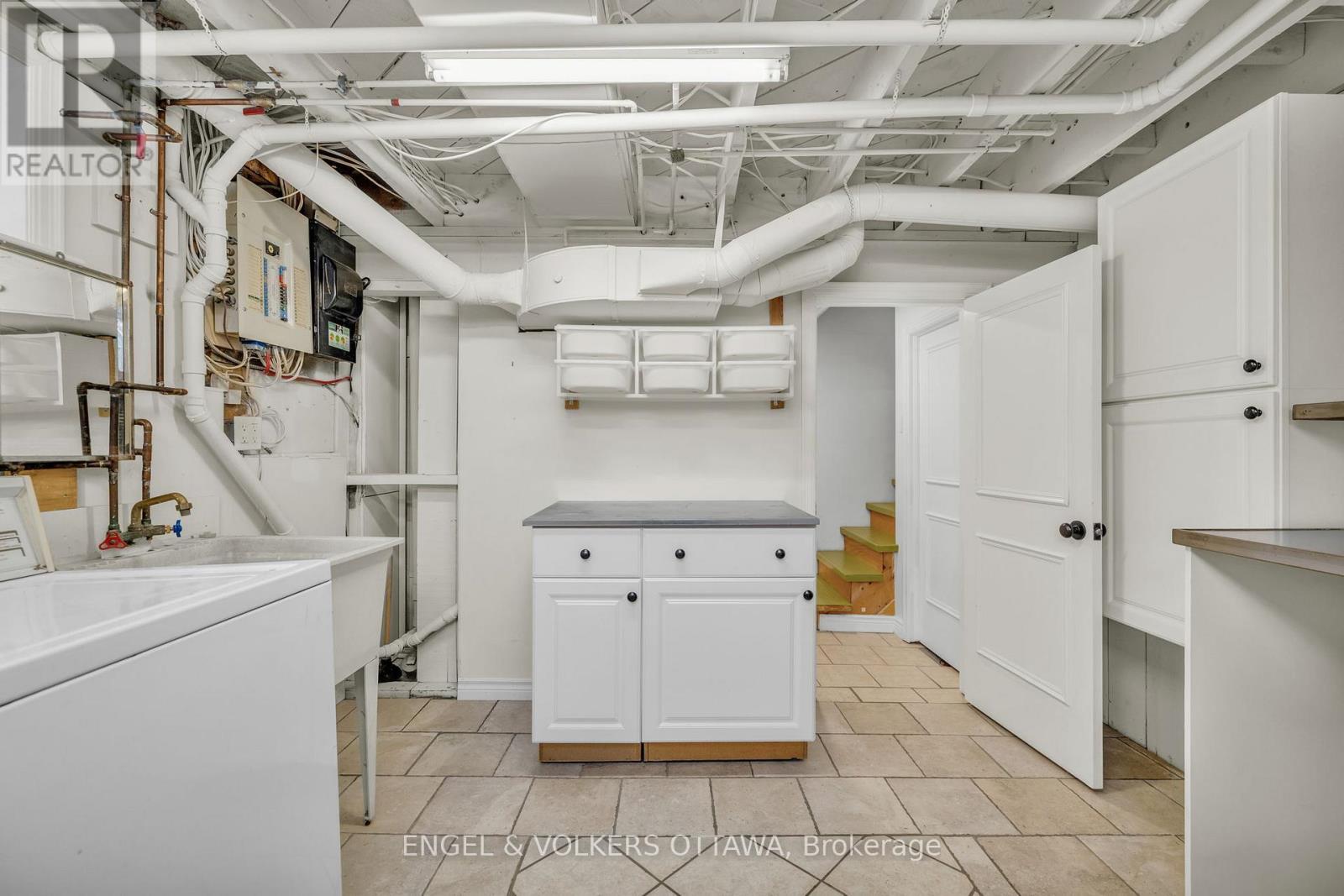 477 Golden Avenue, Ottawa, ON - Indoor Photo Showing Laundry Room