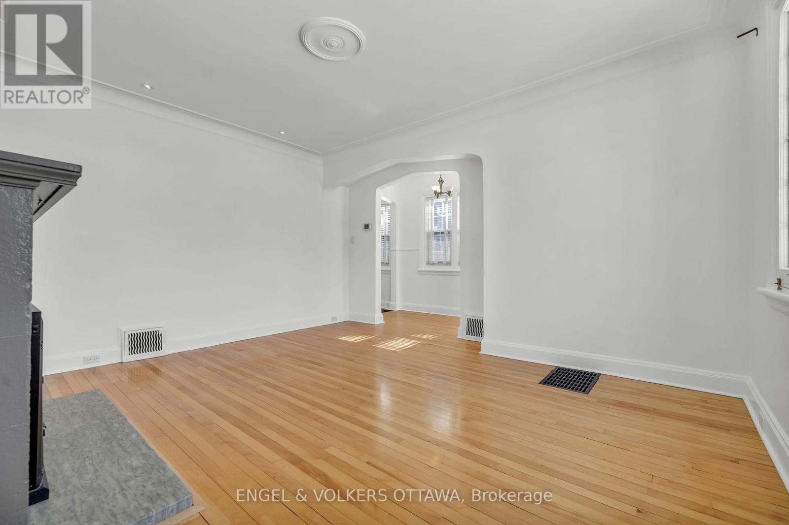 477 Golden Avenue, Ottawa, ON - Indoor Photo Showing Other Room