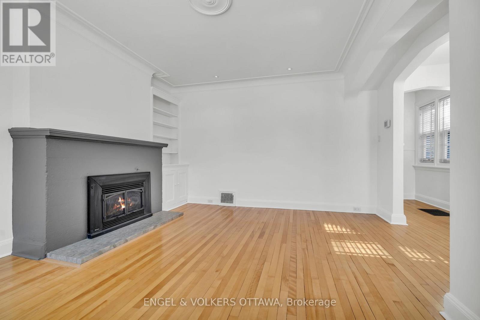 477 Golden Avenue, Ottawa, ON - Indoor With Fireplace