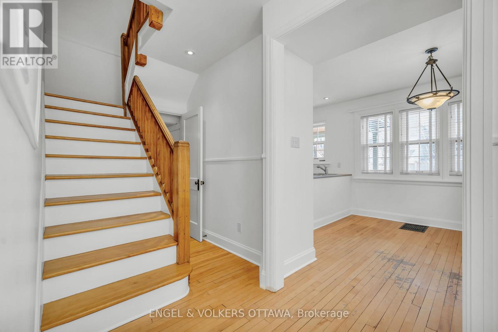 477 Golden Avenue, Ottawa, ON - Indoor Photo Showing Other Room