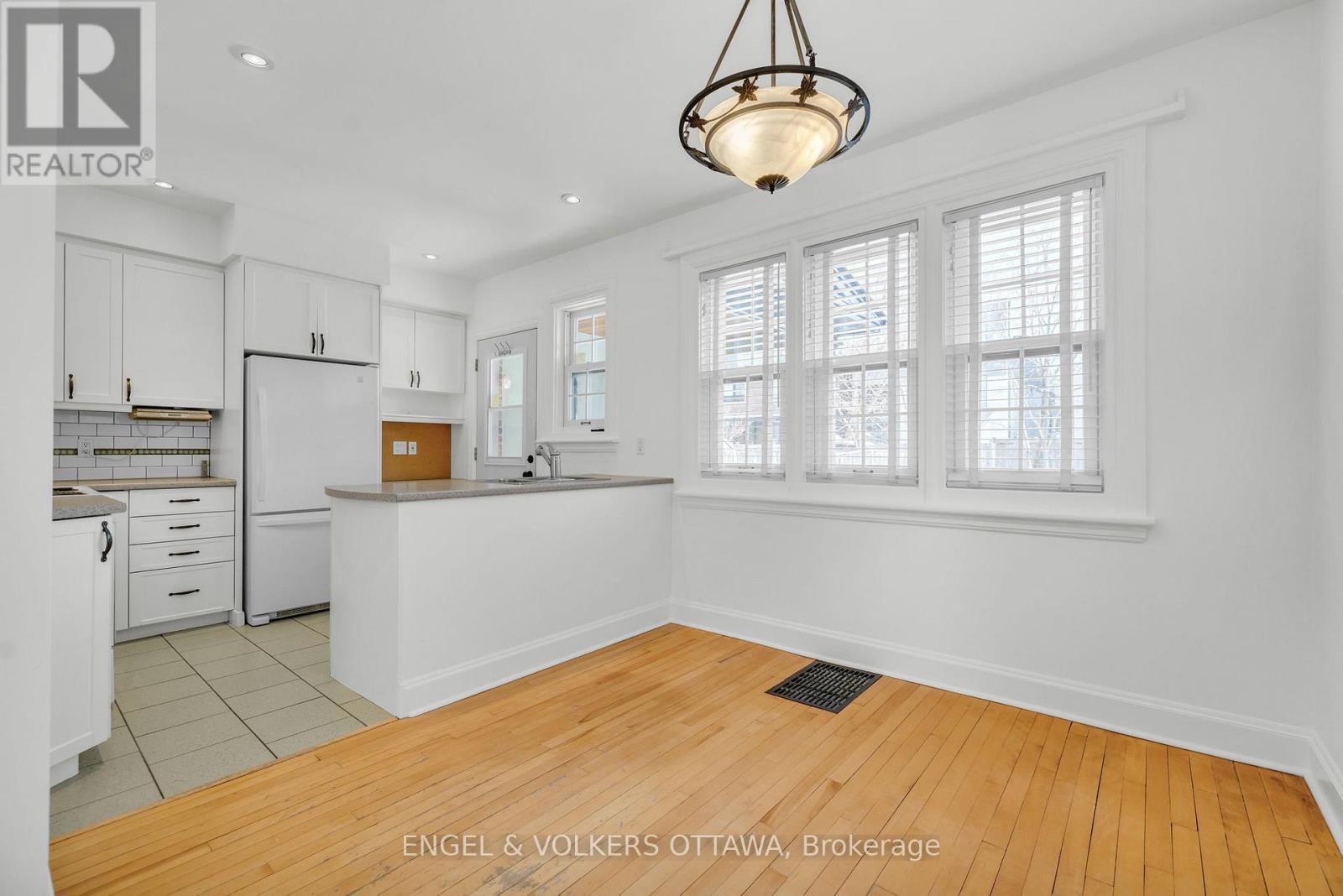 477 Golden Avenue, Ottawa, ON - Indoor Photo Showing Kitchen