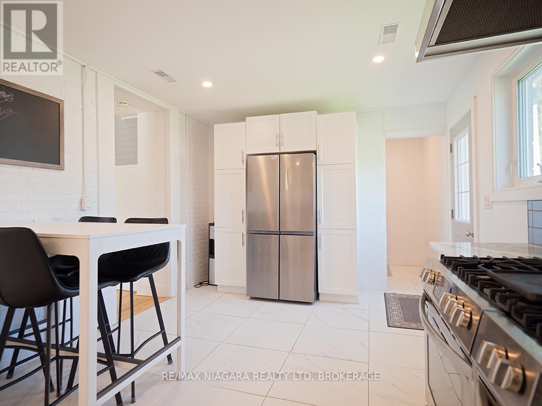 1561 North Shore Drive E, Haldimand, ON -