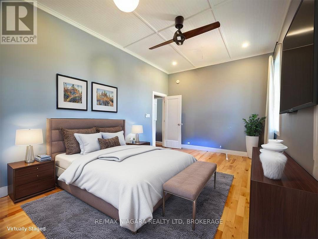 1561 North Shore Drive E, Haldimand, ON - Indoor Photo Showing Bedroom