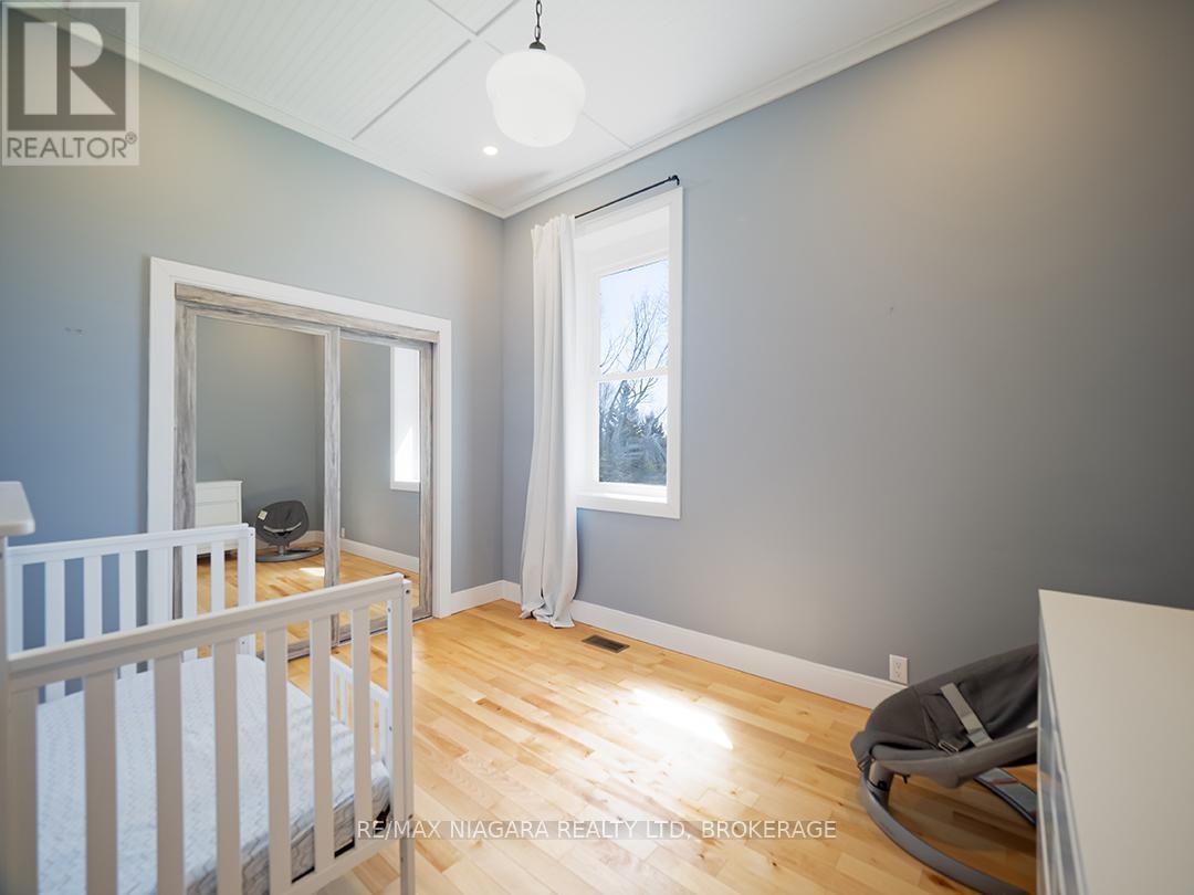 1561 North Shore Drive E, Haldimand, ON - Indoor Photo Showing Bedroom