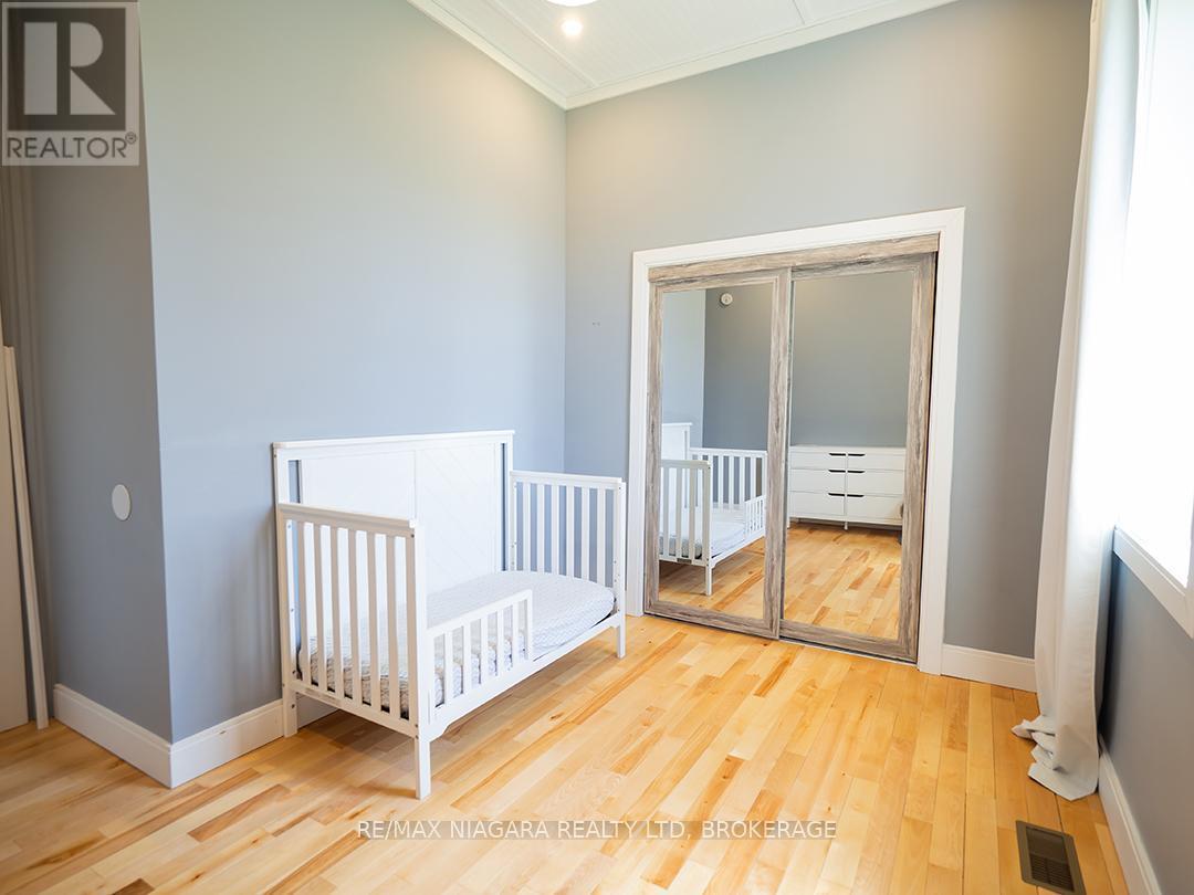1561 North Shore Drive E, Haldimand, ON - Indoor Photo Showing Bedroom