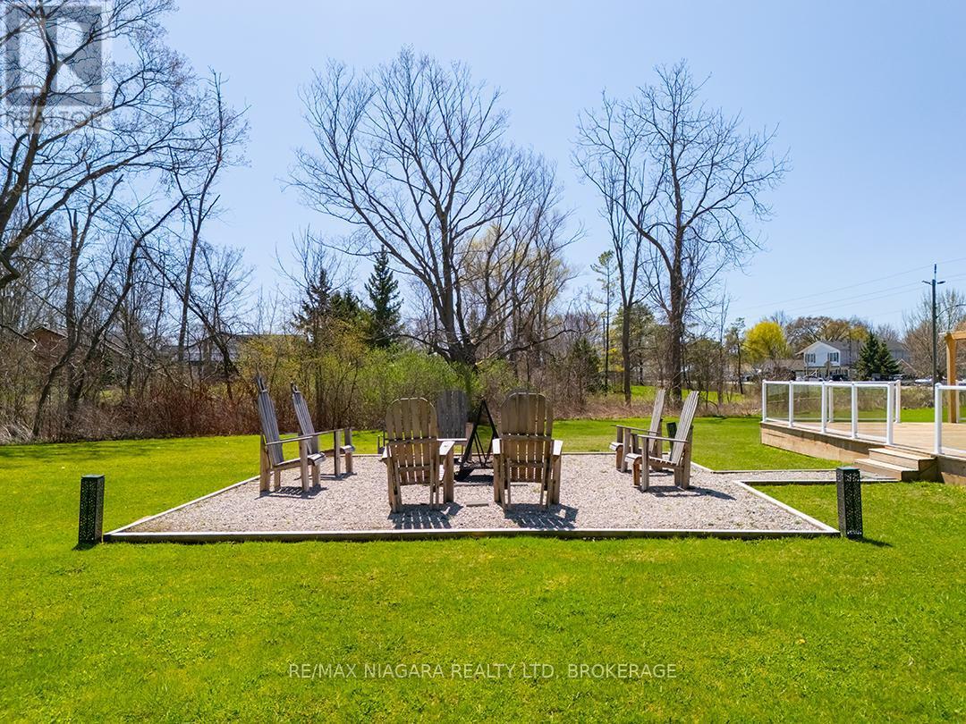 1561 North Shore Drive E, Haldimand, ON - Outdoor With Backyard