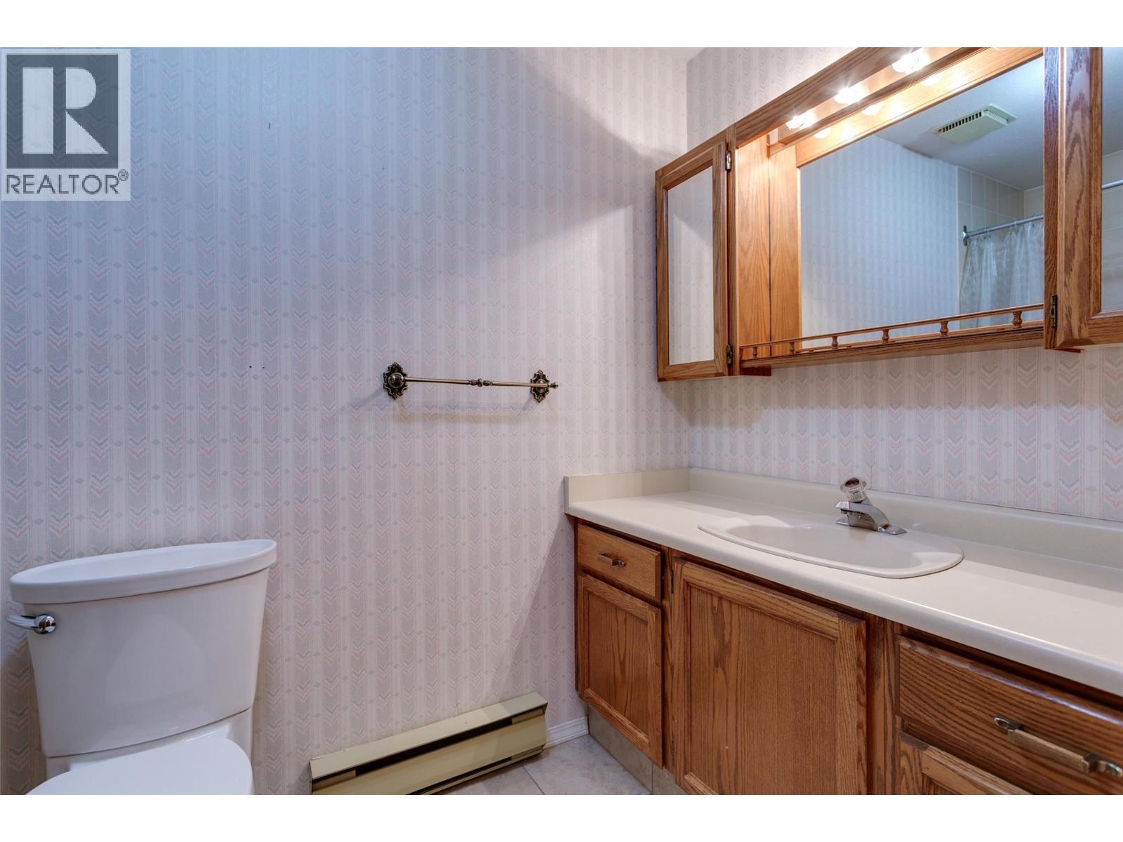 2110 Hoy Street Unit# 314, Kelowna, BC - Indoor Photo Showing Bathroom