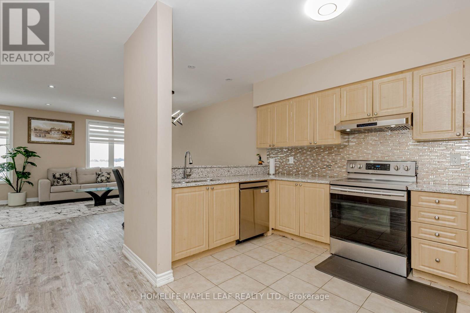 404 - 7340 Markham Road, Markham, ON - Indoor Photo Showing Kitchen With Upgraded Kitchen