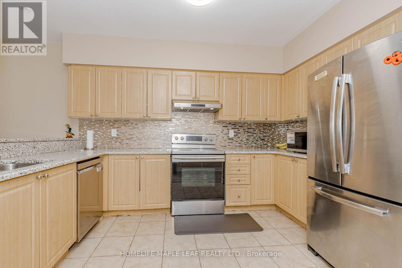 404 - 7340 Markham Road, Markham, ON - Indoor Photo Showing Kitchen With Upgraded Kitchen