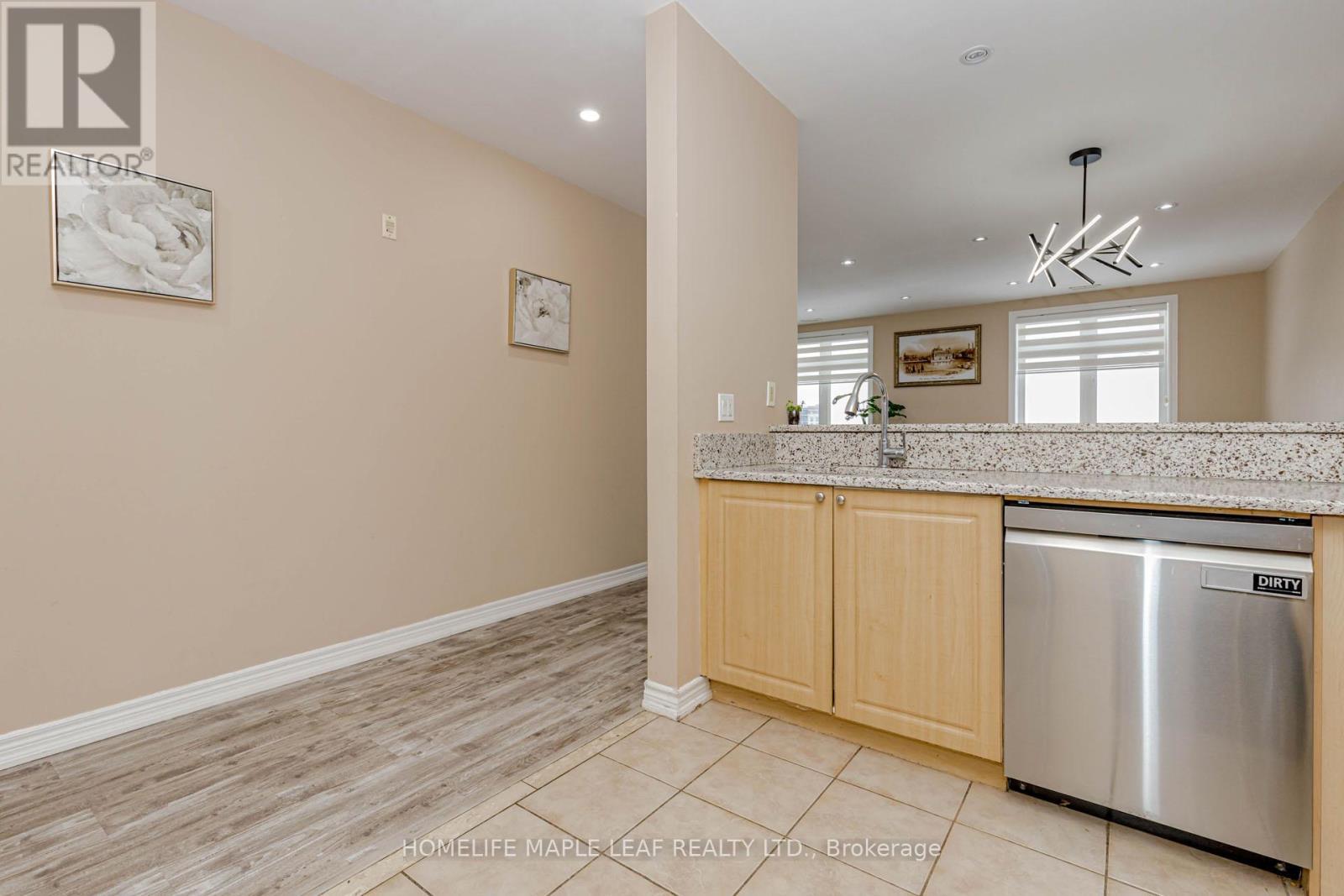 404 - 7340 Markham Road, Markham, ON - Indoor Photo Showing Kitchen