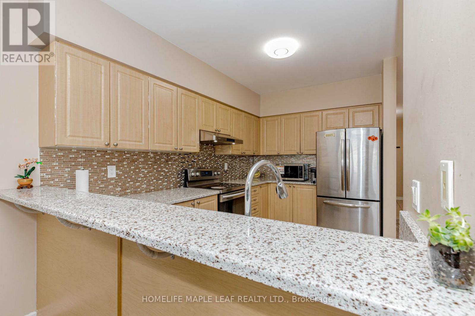 404 - 7340 Markham Road, Markham, ON - Indoor Photo Showing Kitchen With Upgraded Kitchen